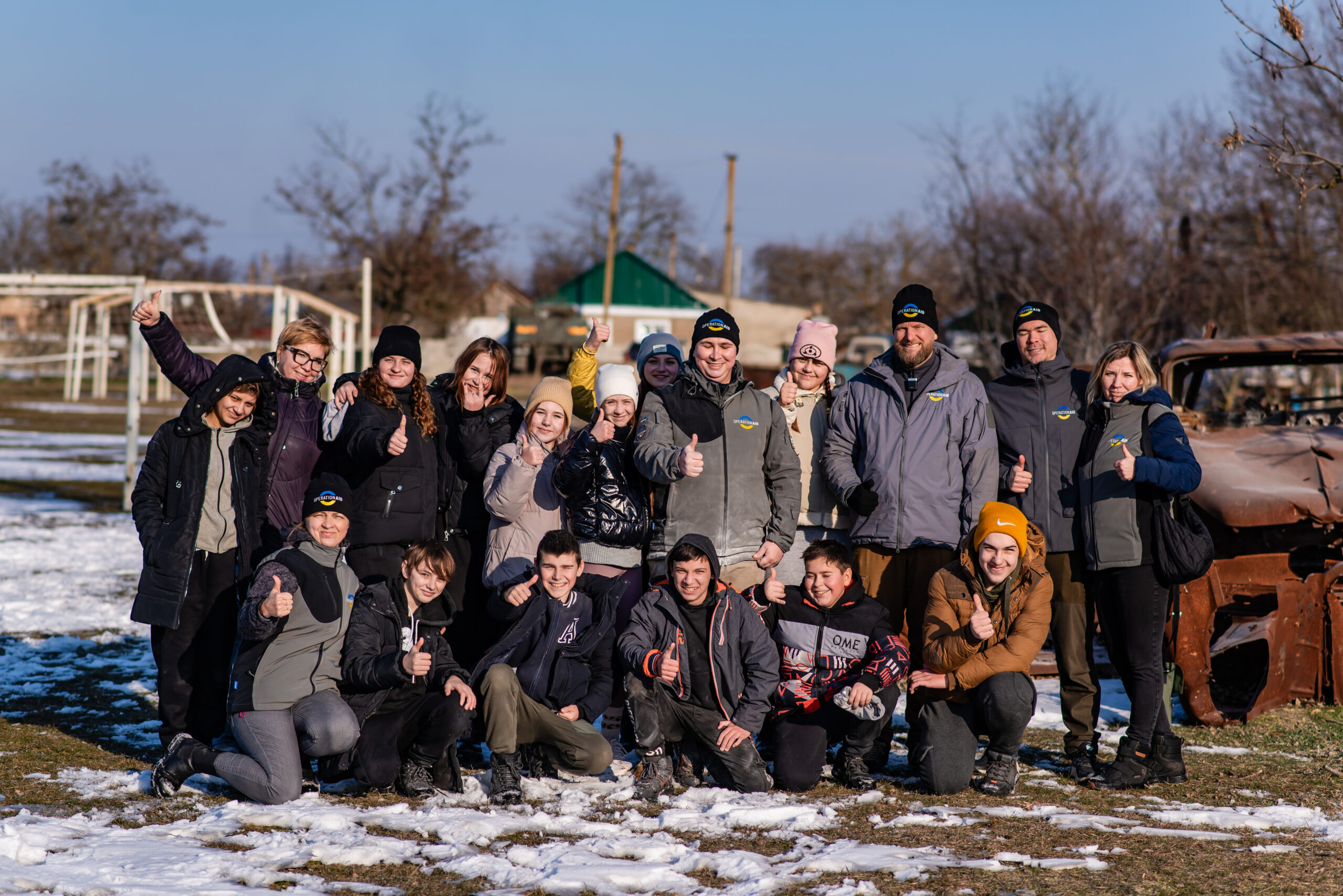 OperationAids team och barn från Ukraina