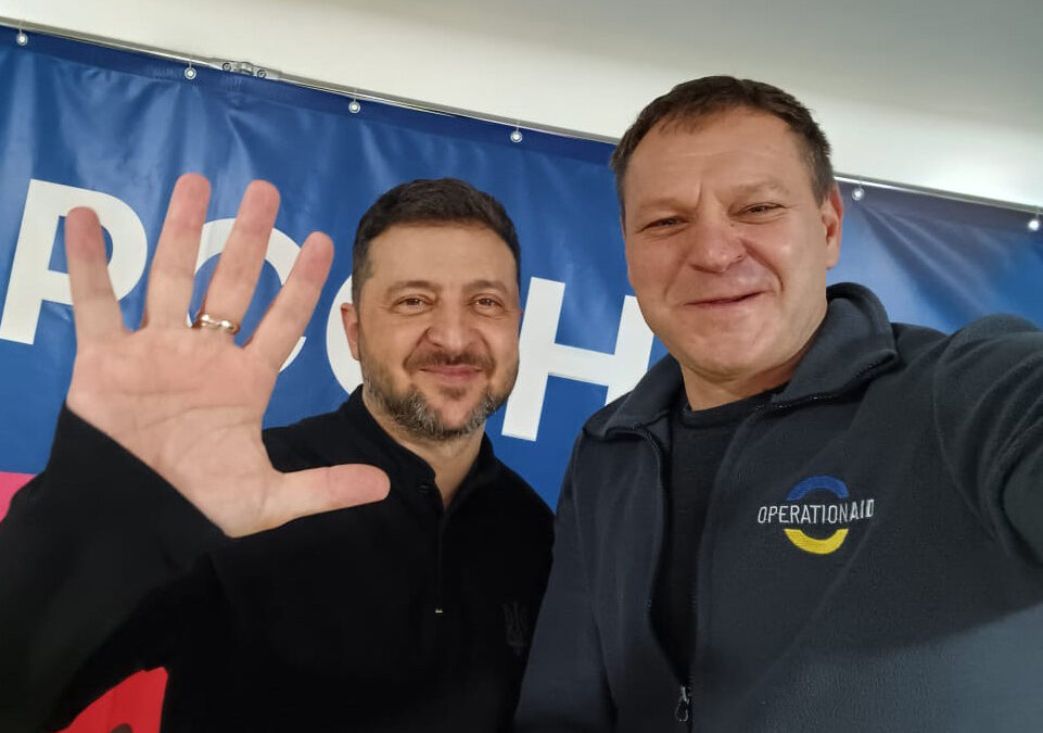 Volodymyr Zelenskyj besökte OperationAid:s center i Cherson